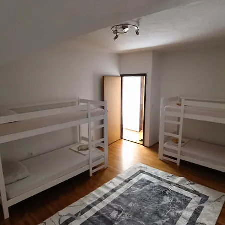 Lovely Bosnian بيت ضيافة